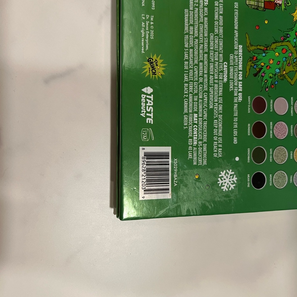The Grinch Eyeshadow Palette NEW - Picture 5 of 5